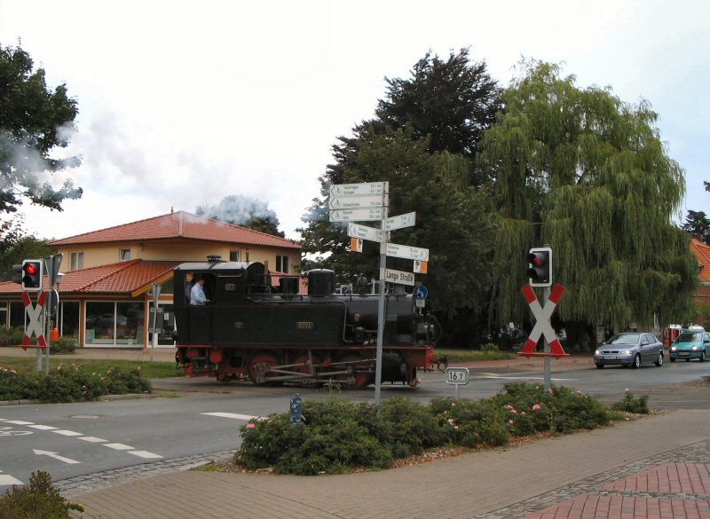 Einfahrt der HOYA in den Bahnhof Bruchhausen-Vilsen.